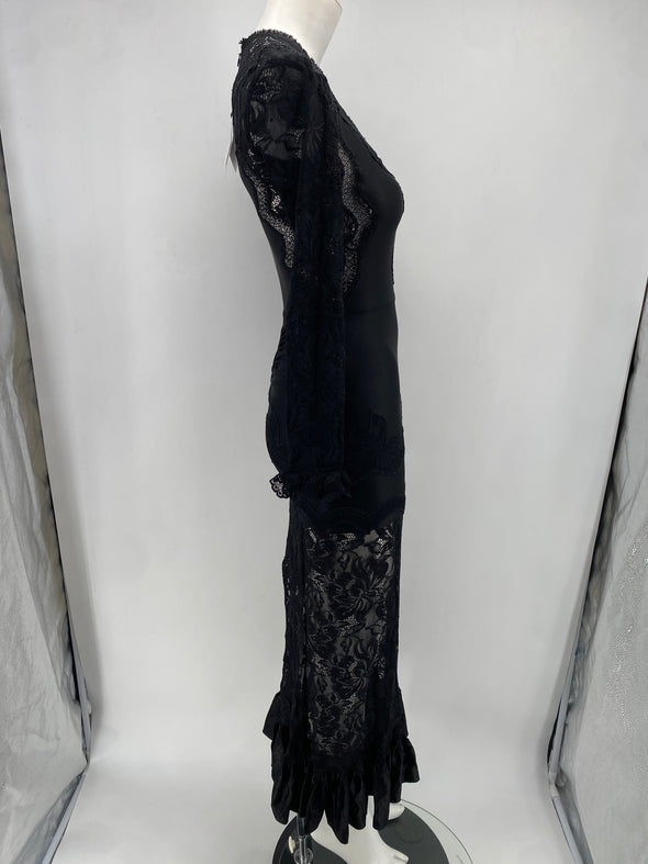 Robe longue noire à dentelles