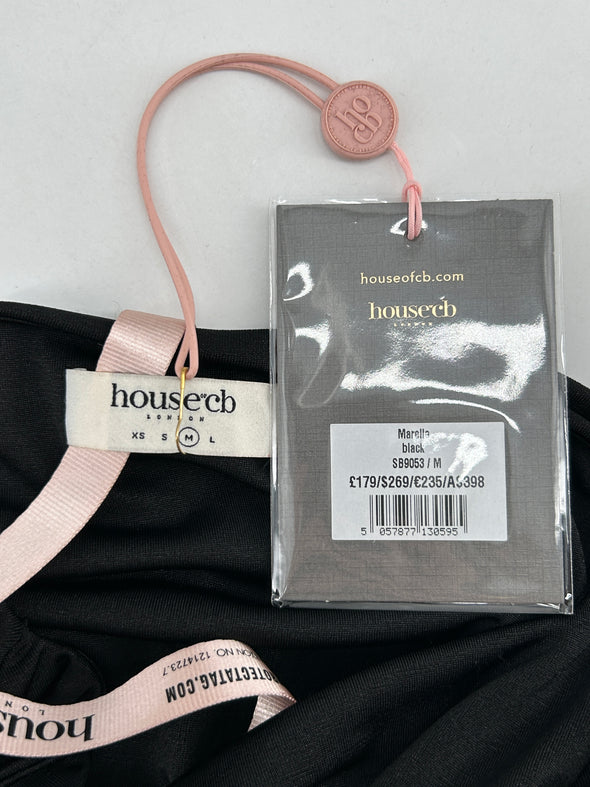 Robe noire à découpes