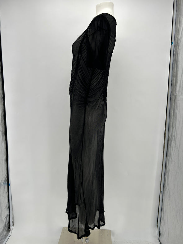 Robe noire transparente