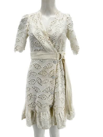 Robe blanche avec dentelle