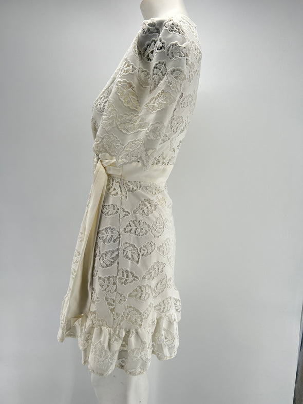 Robe blanche avec dentelle