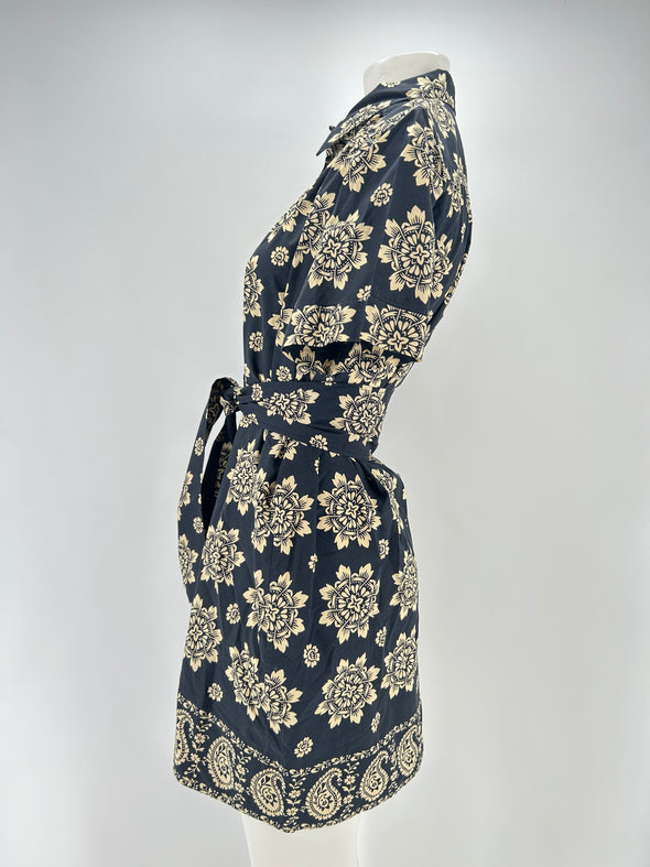 Robe noire manches courtes