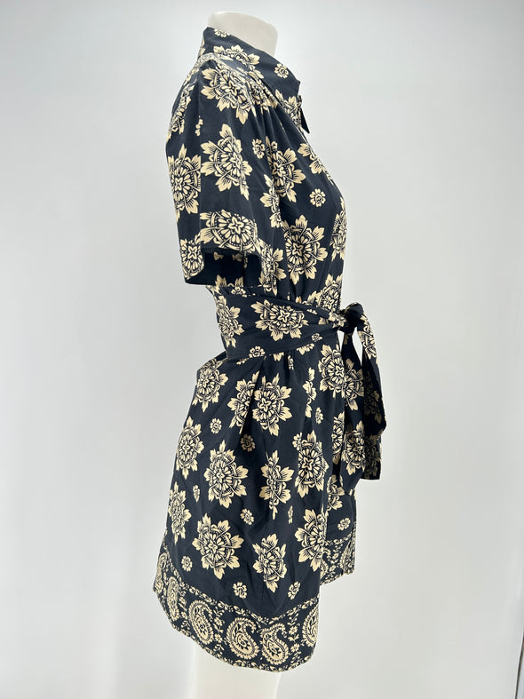 Robe noire manches courtes