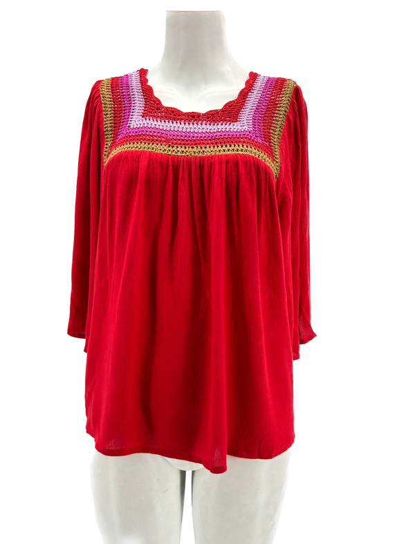 Blouse rouge avec col en crochet