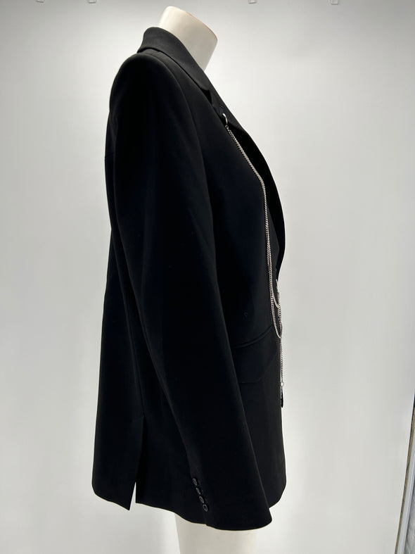 Blazer noir avec chaîne argentée