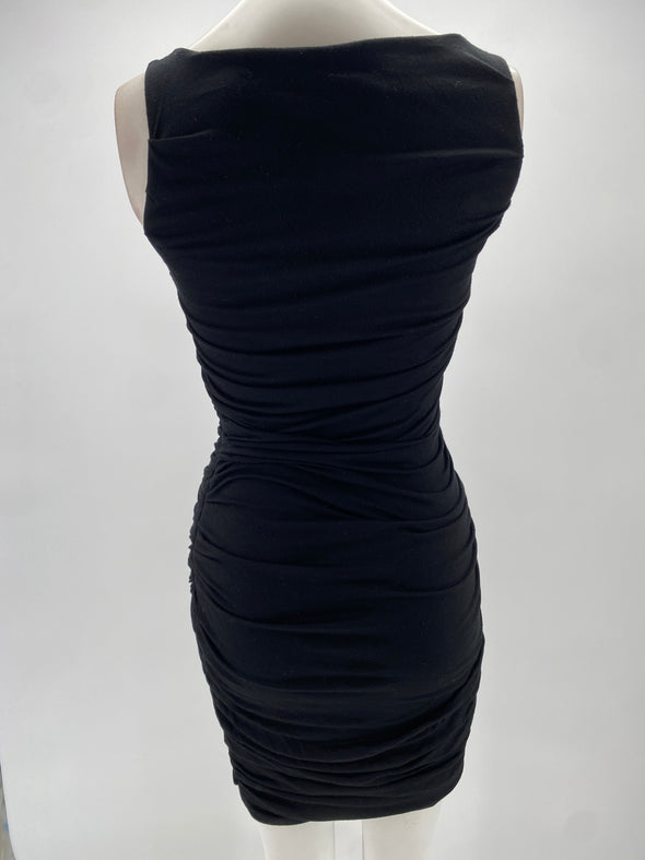 Robe noire sans manches