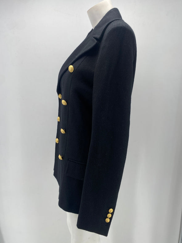 Manteau à boutons dorés