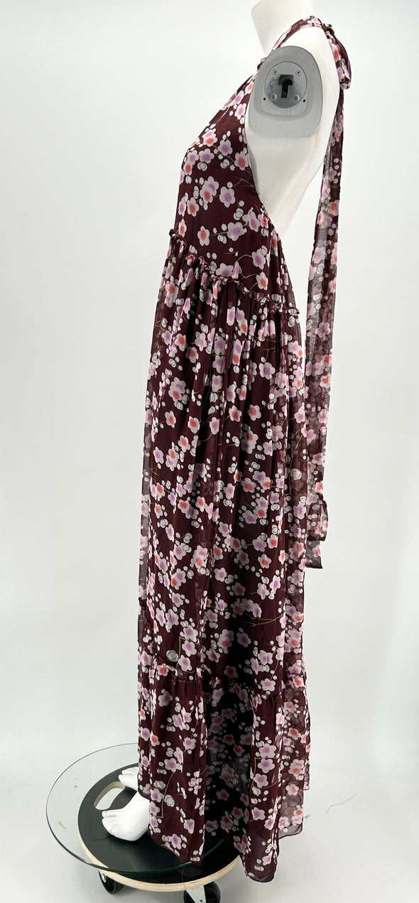 Robe marron à fleurs roses