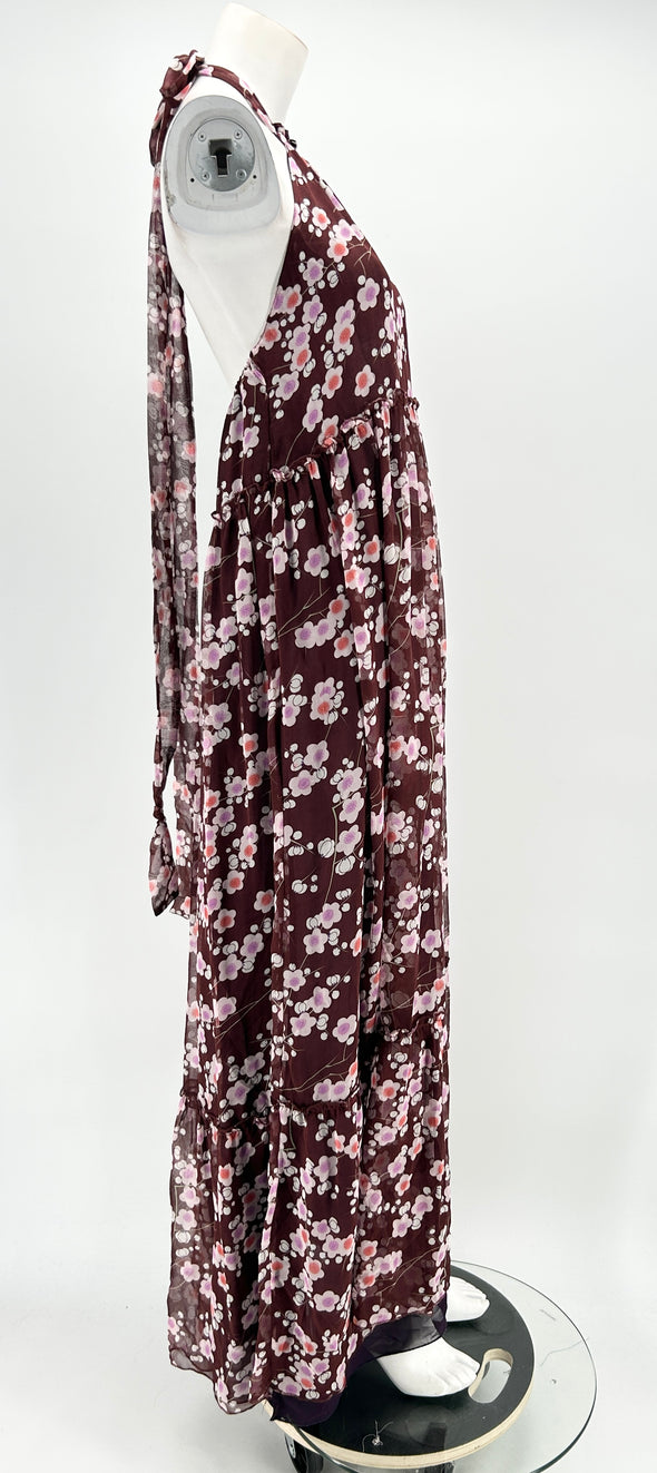 Robe marron à fleurs roses