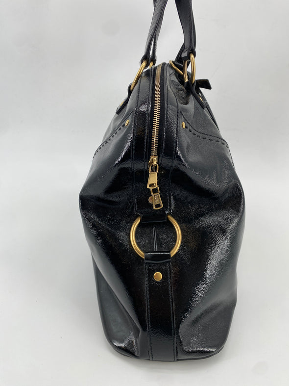 Sac à main noir en cuir verni