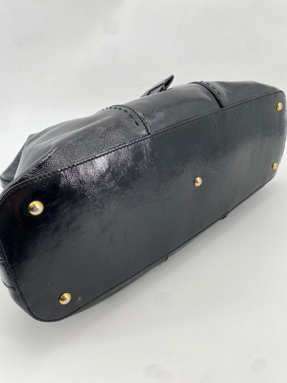 Sac à main noir en cuir verni