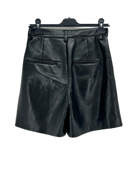 Short en cuir