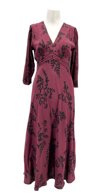 Robe bordeaux à motif floral