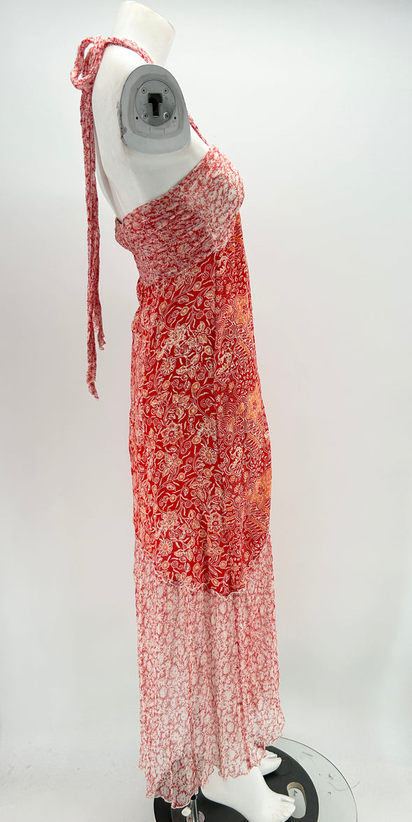 Robe rouge à motifs