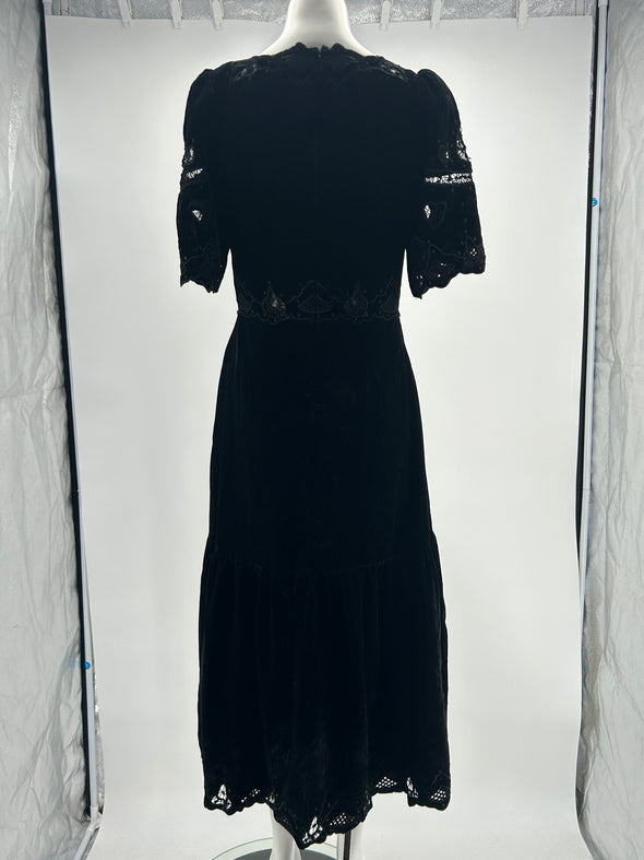 Longue robe noire avec dentelle