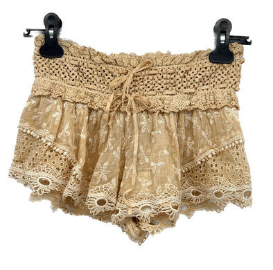 Short en dentelle beige