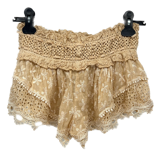 Short en dentelle beige