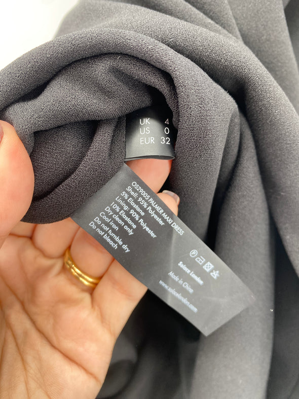 Robe noire asymétrique