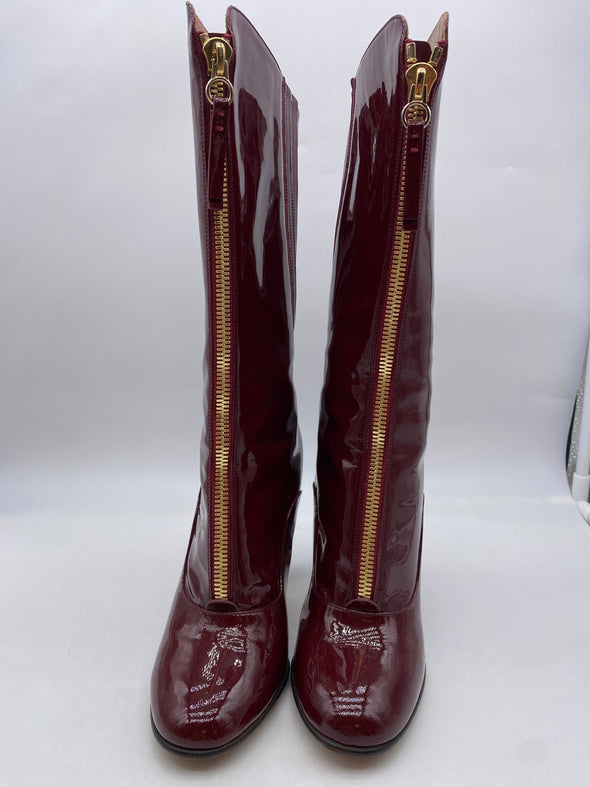 Bottes à talons rouges en cuir verni
