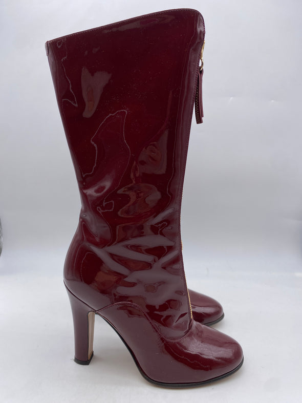Bottes à talons rouges en cuir verni