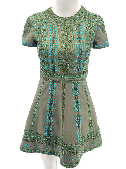 Robe patineuse brodée