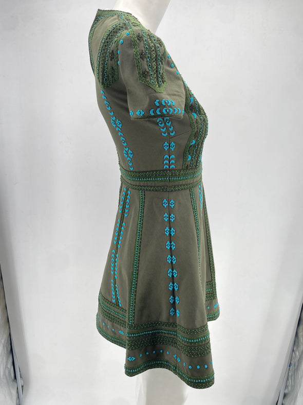 Robe patineuse brodée