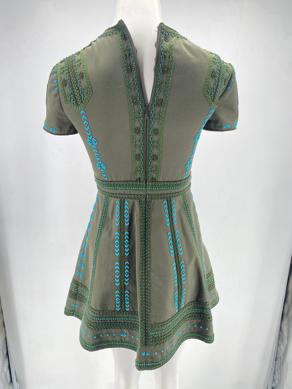 Robe patineuse brodée