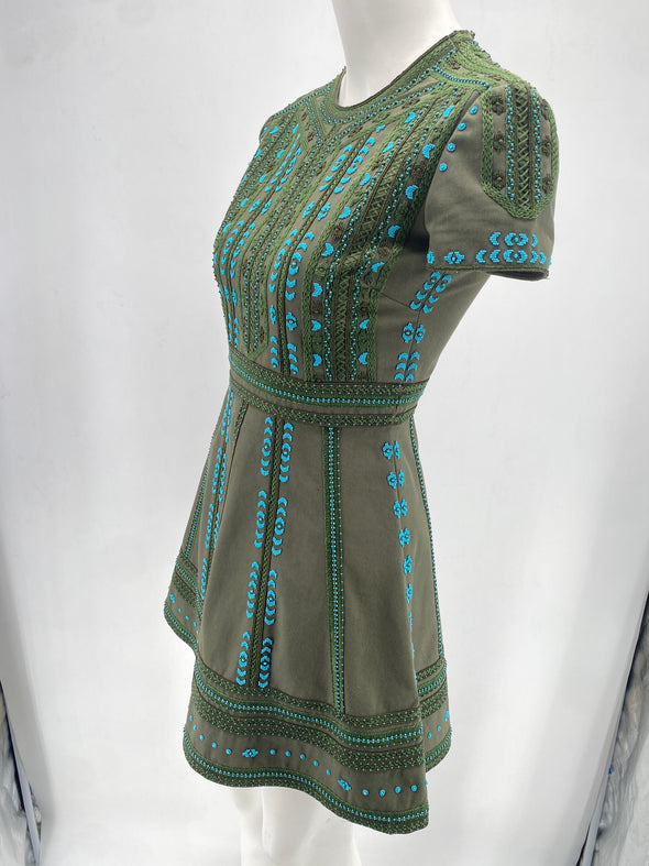 Robe patineuse brodée