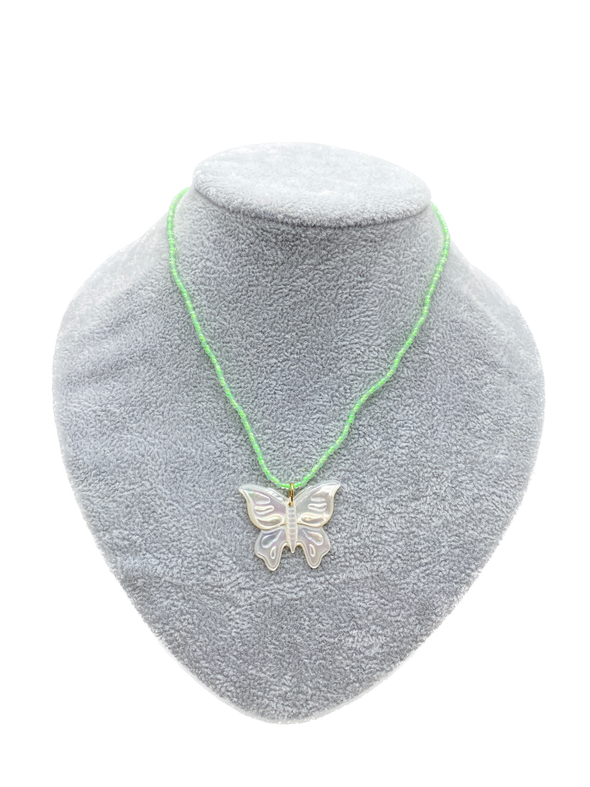 Collier papillon à perles