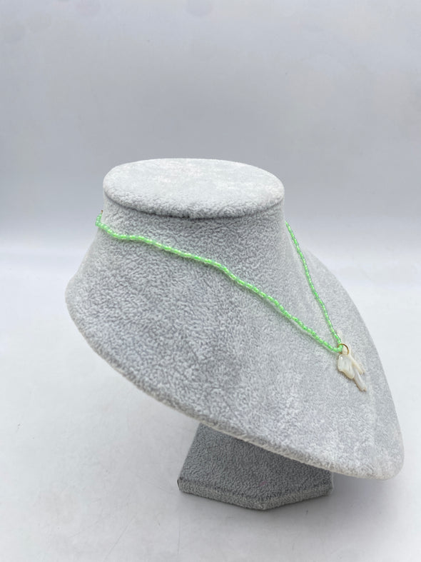 Collier papillon à perles