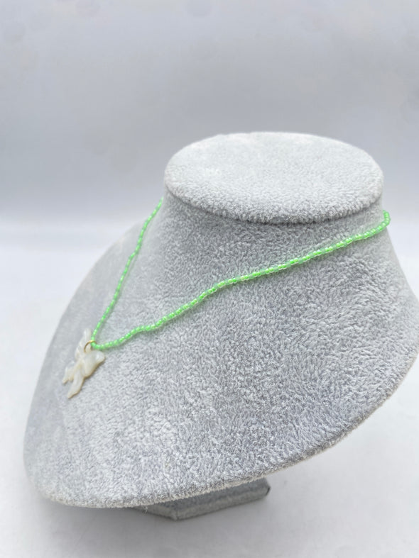 Collier papillon à perles
