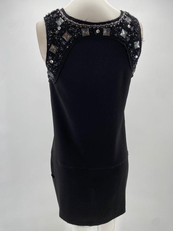 Robe noire avec strass sans manches