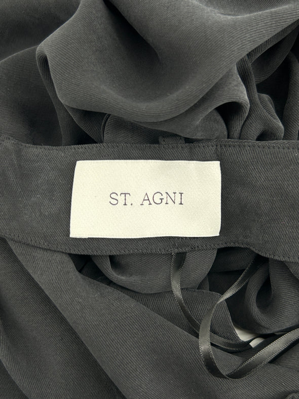 Robe noire dos nu