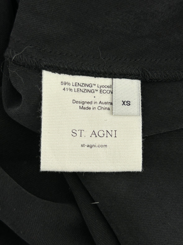 Robe noire dos nu