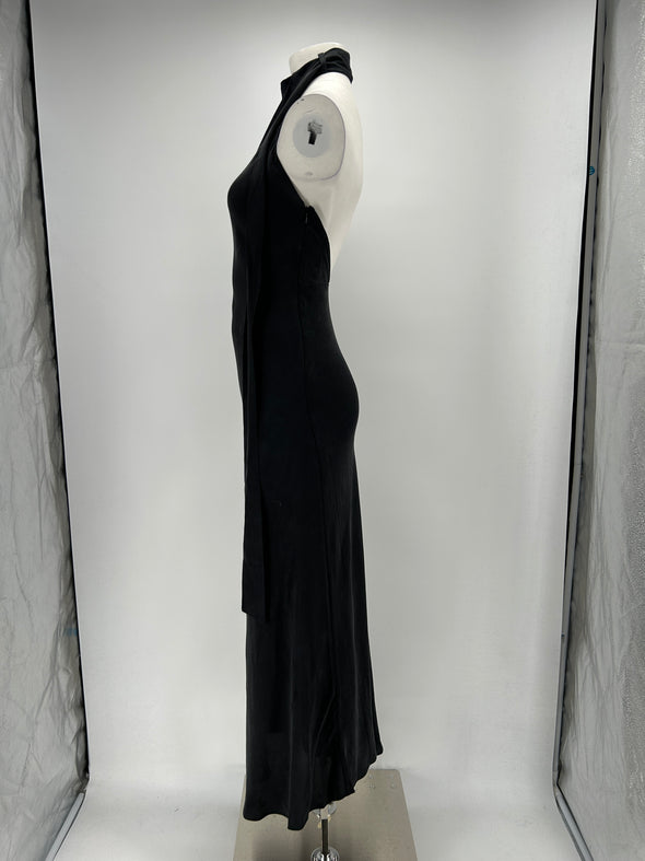Robe noire dos nu