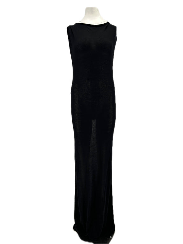 Robe noire dos nu