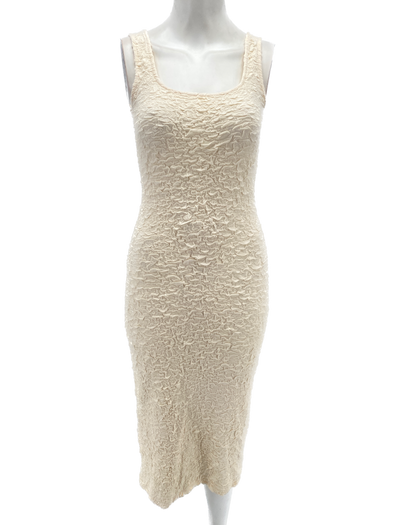 Robe blanche texturée