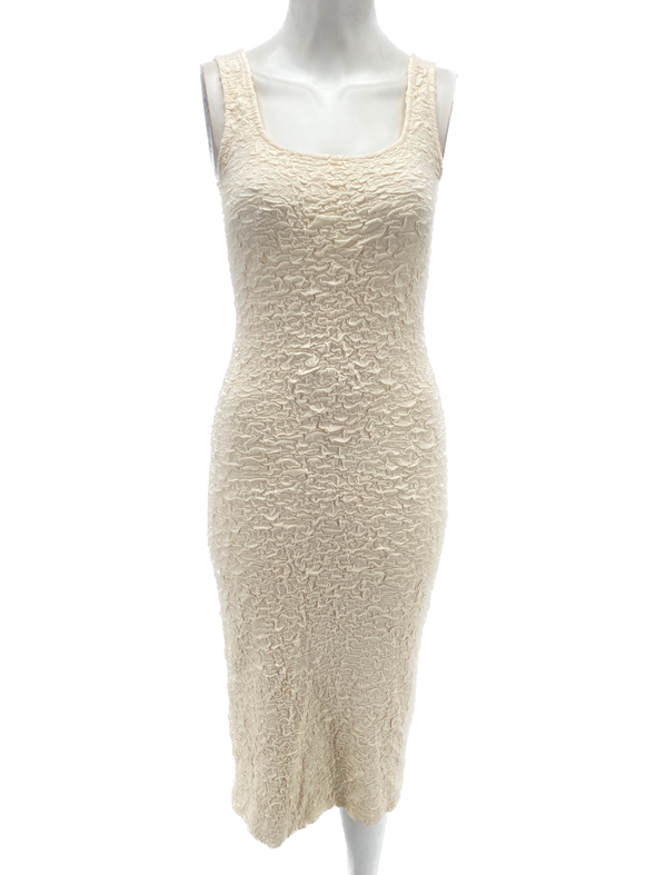 Robe blanche texturée