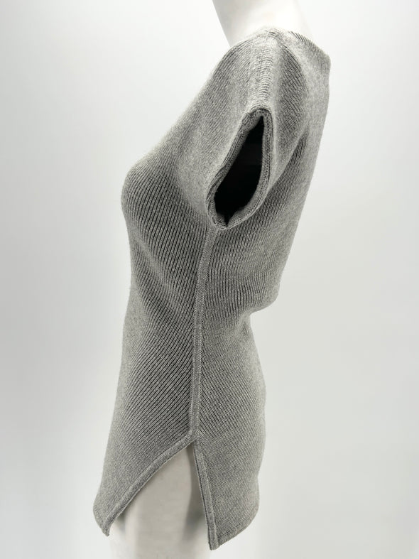 Pull gris en laine à manches courtes