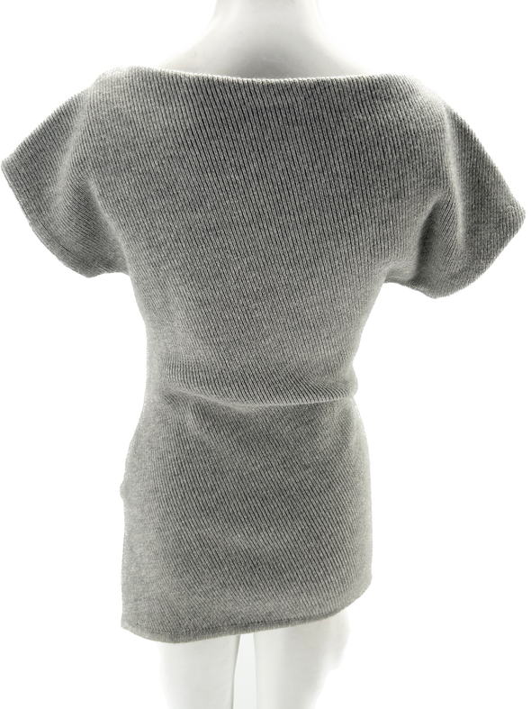 Pull gris en laine à manches courtes