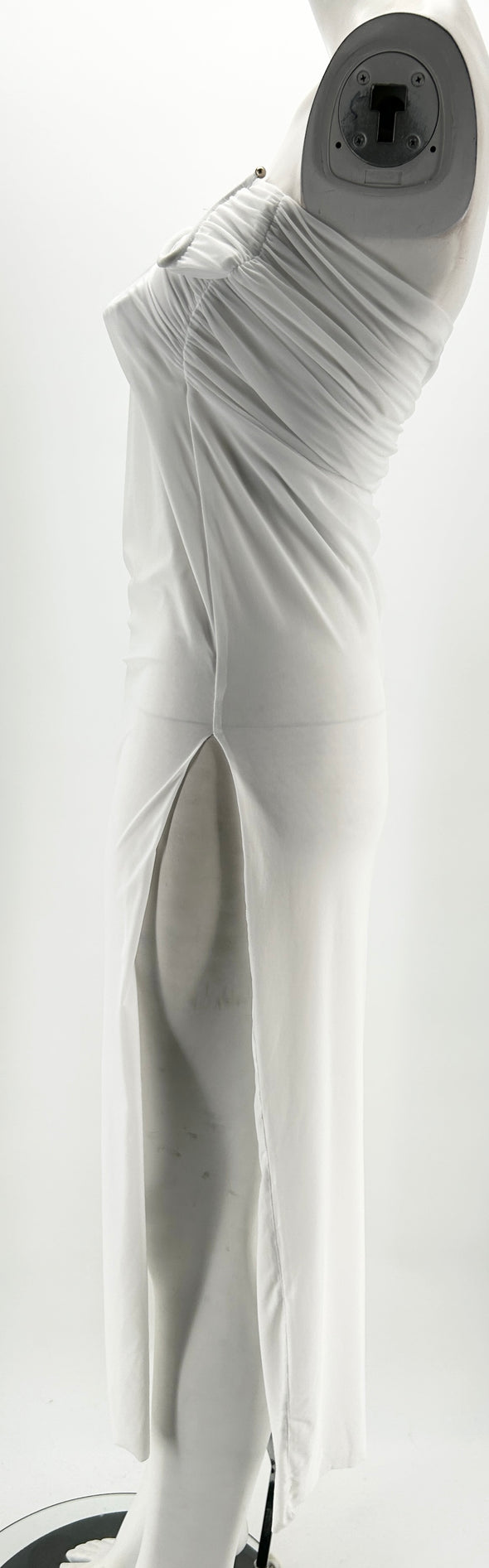 Robe blanche asymétrique