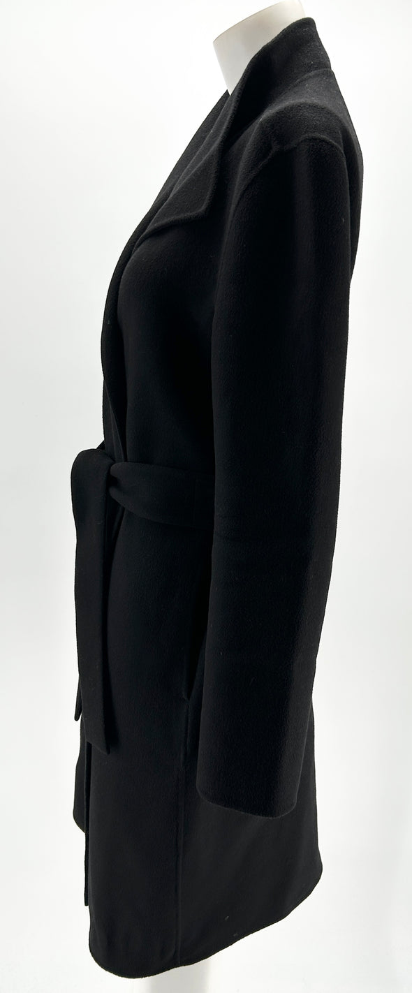 Manteau noir en laine à nouer