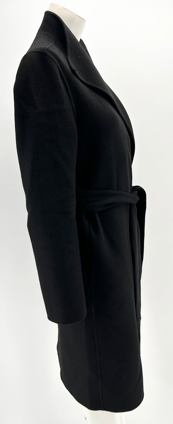 Manteau noir en laine à nouer