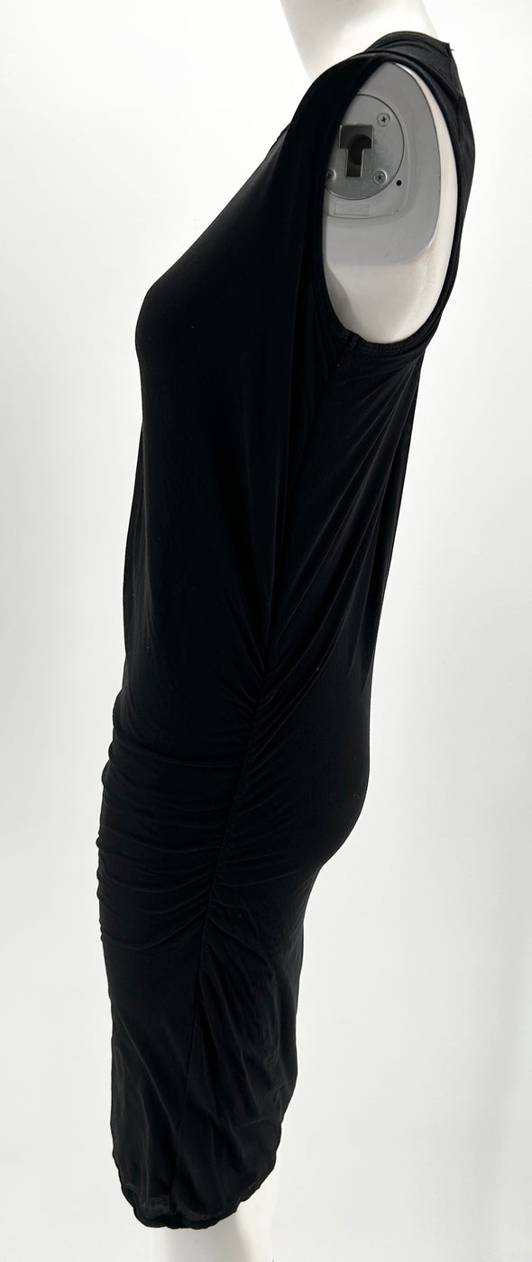 Robe noire mi-longue