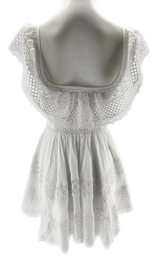 Robe blanche en dentelle