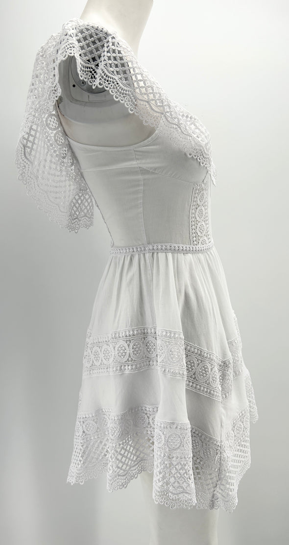 Robe blanche en dentelle