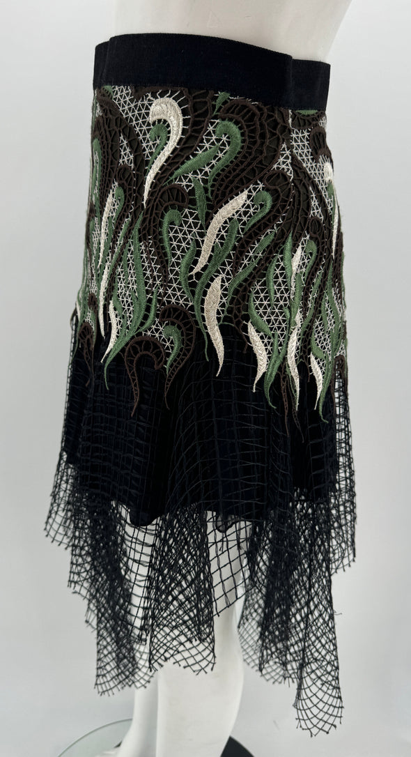 Jupe asymétrique à broderies et motifs géométriques