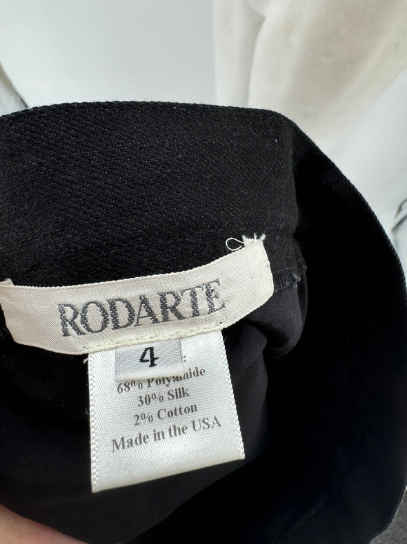 Jupe asymétrique à broderies et motifs géométriques
