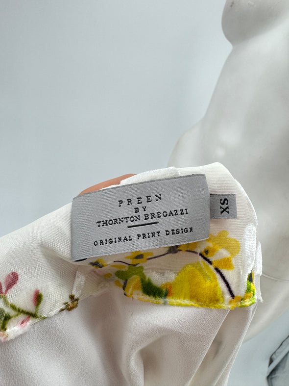 Jupe blanches à fleurs en velours