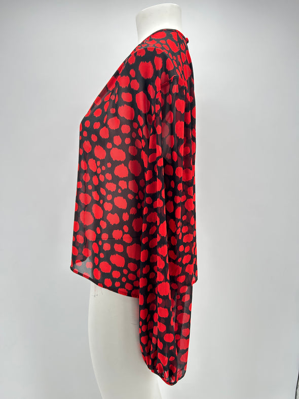 Blouse noire à pois rouges